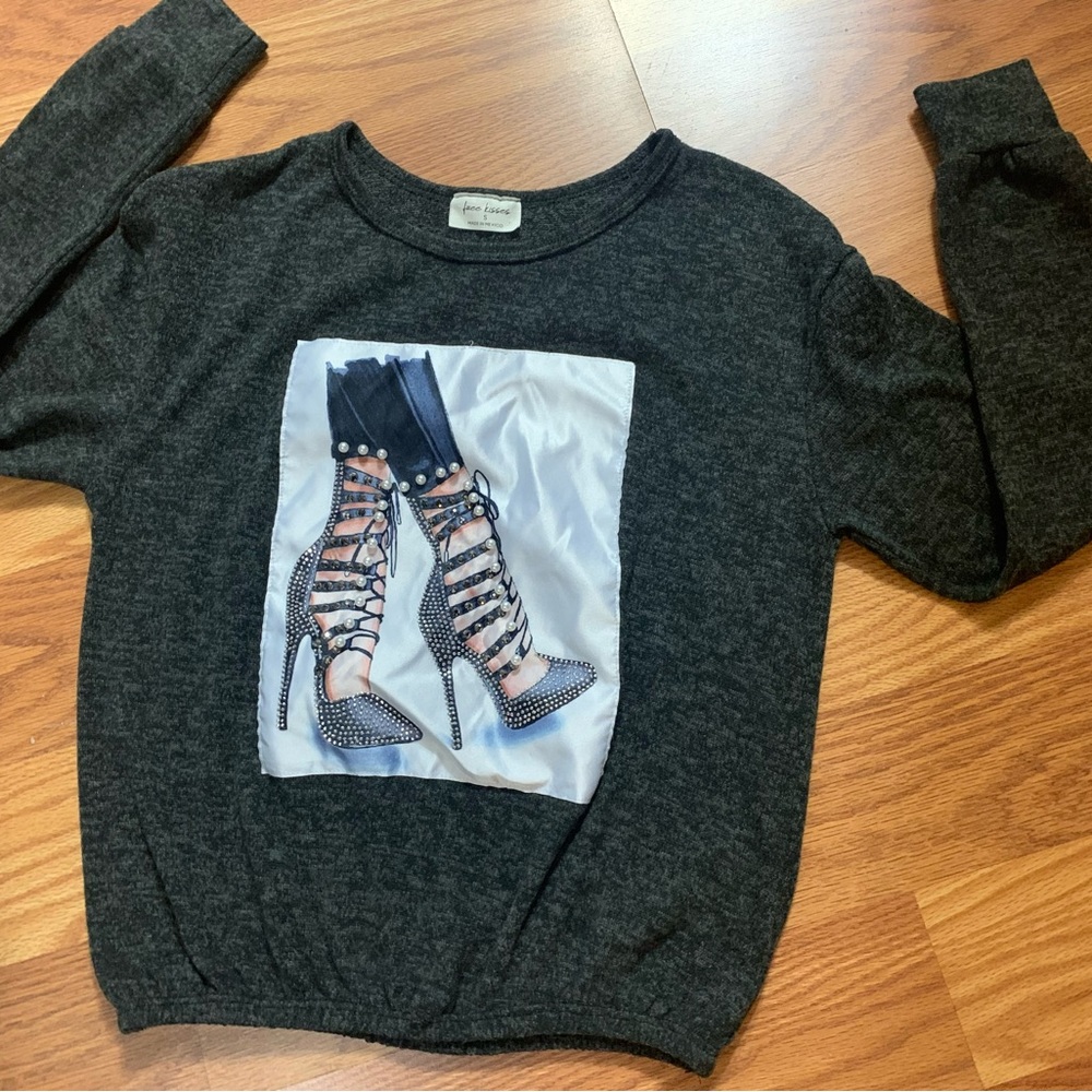 Face kisses tops WOMENS small